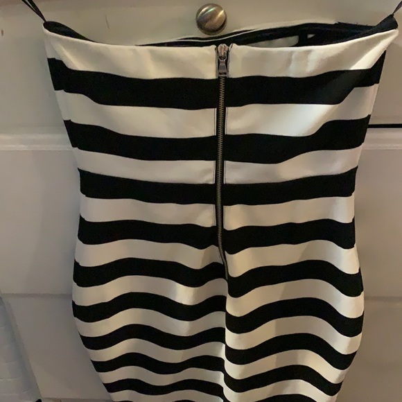Black & white strapless Express dress. Never worn - Picture 3 of 4